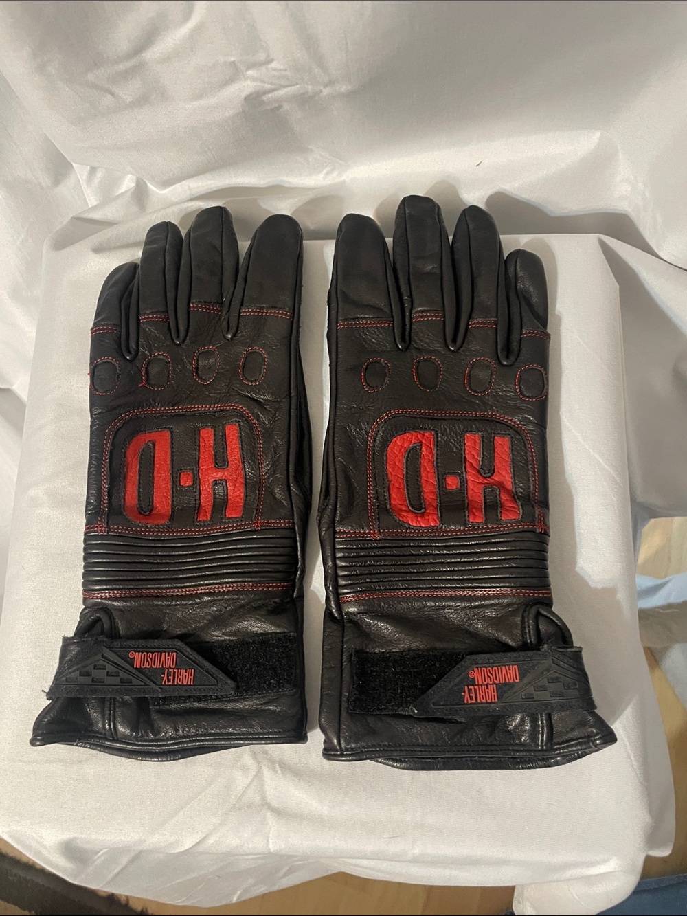 Harley-Davidson Black Gloves with Red H-D Emblem Small